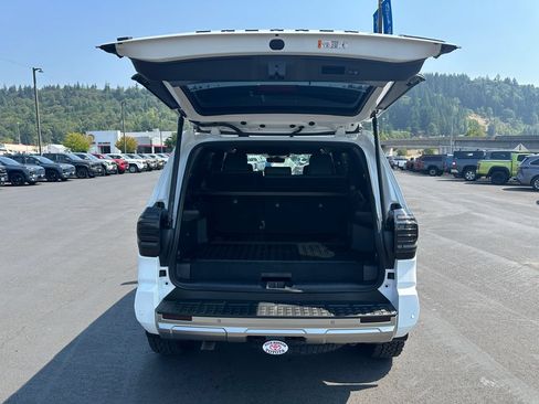 Used 2025 Toyota 4Runner Trailhunter AWD/4WD image 11
