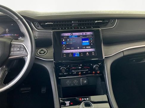 Used 2022 Jeep Grand Cherokee L Limited image 9