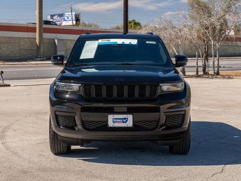 Used 2025 Jeep Grand Cherokee L Altitude image 2