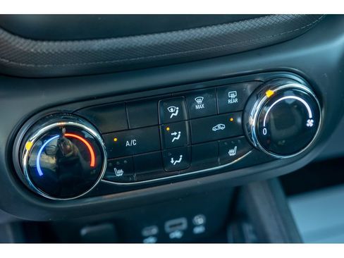 Used 2023 Chevrolet TrailBlazer LT FWD image 28