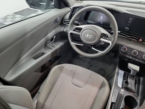 Used 2025 Hyundai Elantra SE FWD image 15