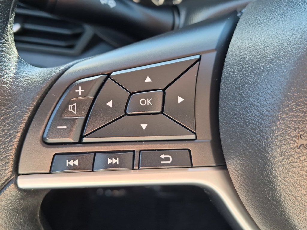 Used 2025 Nissan Altima 2.5 SV FWD image 18