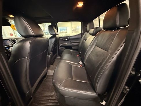 Used 2021 Toyota Tacoma Limited image 18