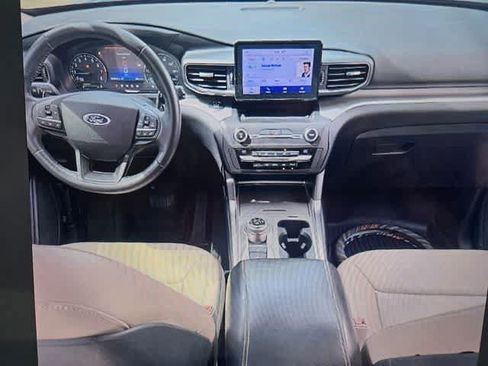 Used 2020 Ford Explorer XLT w/ Equipment Group 202A RWD image 3