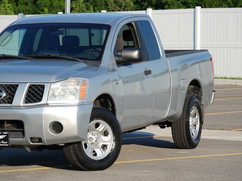Used 2004 Nissan Titan XE w/ (PRF) Preferred Pkg AWD/4WD image 3