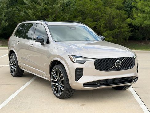 New 2026 Volvo XC90 B6 Ultra w/ Lounge Package AWD/4WD image 3