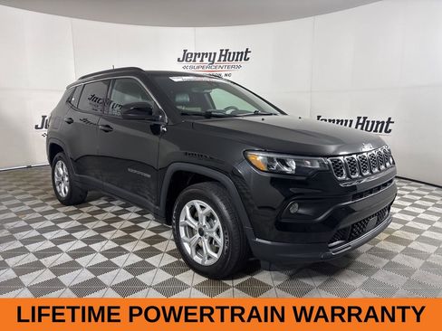 Used 2025 Jeep Compass Latitude w/ Sun & Sound Group image 4