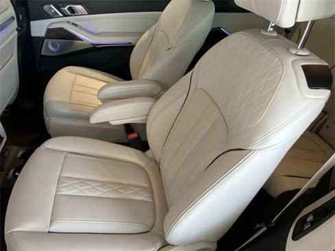 New 2026 BMW X7 M60i image 14
