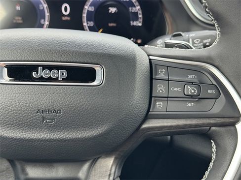 New 2025 Jeep Grand Cherokee Limited image 22