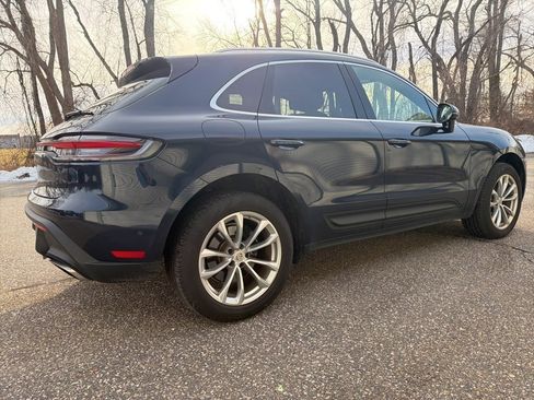 Used 2022 Porsche Macan image 3