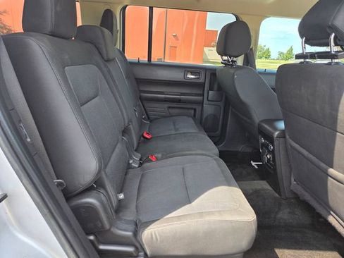 Used 2018 Ford Flex SE FWD image 39
