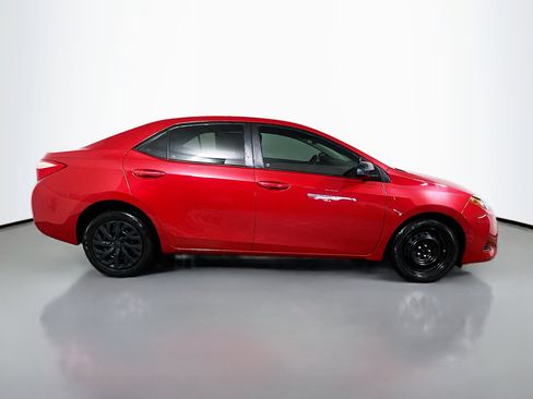 Used 2017 Toyota Corolla LE image 3