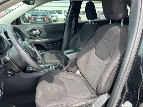 Used 2021 Jeep Cherokee Latitude image 10