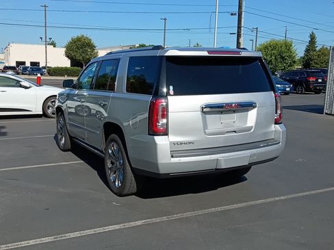 Used 2015 GMC Yukon Denali w/ Premium Package AWD/4WD image 3