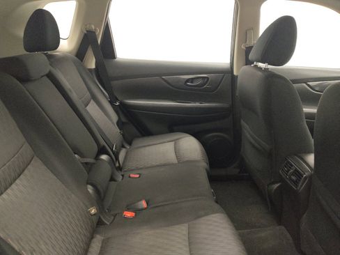 Used 2020 Nissan Rogue S FWD image 19