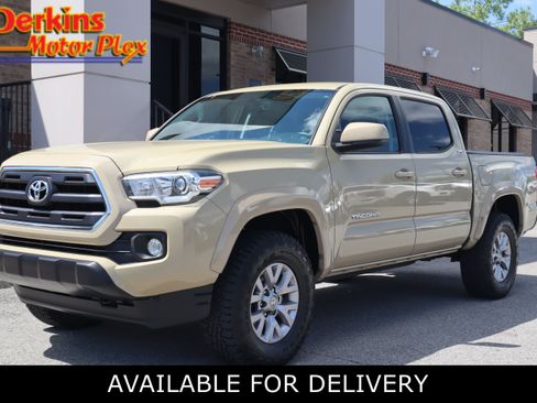 Used 2017 Toyota Tacoma SR5 w/ Tow Package RWD image 1