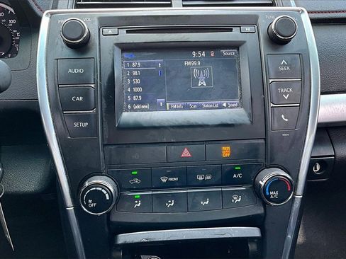 Used 2017 Toyota Camry SE image 31