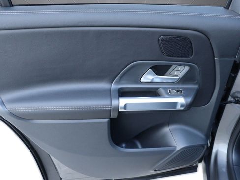 New 2025 Mercedes-Benz GLB 250 image 12