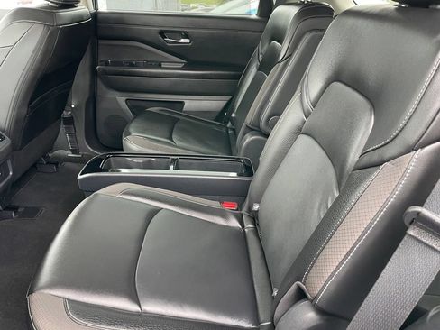 Certified 2024 Nissan Pathfinder SL w/ SL Premium Package AWD/4WD image 8