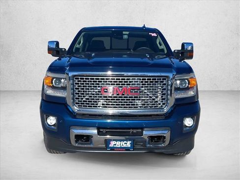 Used 2016 GMC Sierra 2500 Denali w/ Duramax Plus Package image 2