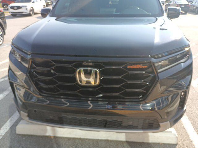 Used 2024 Honda Pilot TrailSport image 4