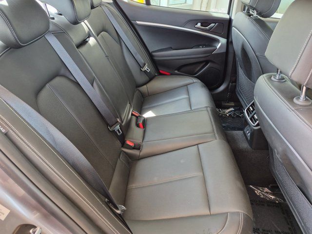 Used 2026 Genesis G70 2.5T RWD image 25