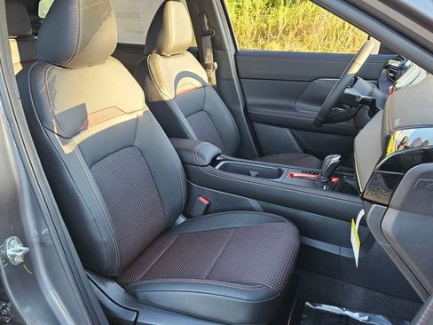 New 2026 Nissan Kicks SR FWD image 17
