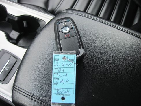 Used 2024 Ford Edge SEL AWD/4WD image 22