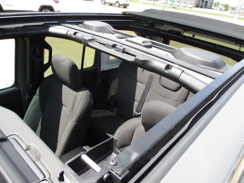 Used 2023 Jeep Wrangler Unlimited Sport w/ Sun And Sound Package AWD/4WD image 11
