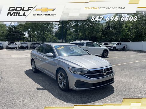 Used 2024 Volkswagen Jetta SE FWD image 4