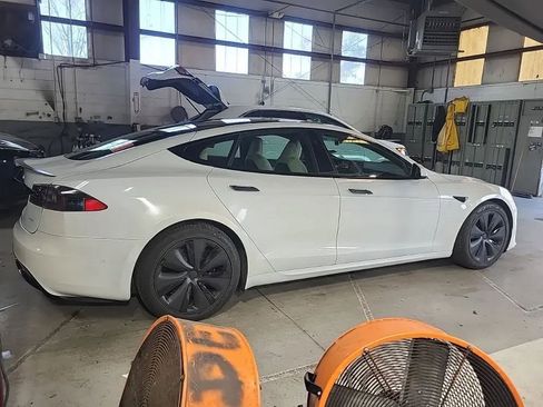 Used 2021 Tesla Model S Plaid image 4