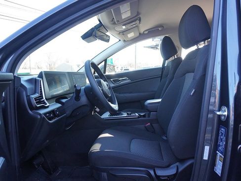 Used 2025 Kia Sportage LX image 25