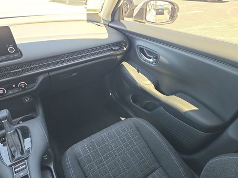 Certified 2024 Honda HR-V LX image 11