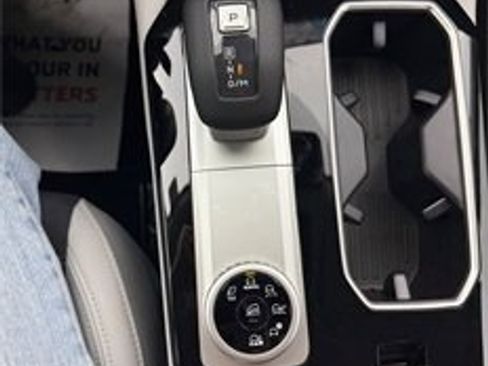 New 2025 Mitsubishi Outlander SE image 21