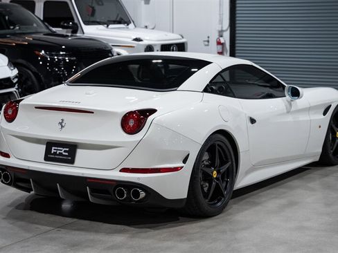 Used 2016 Ferrari California T RWD image 13