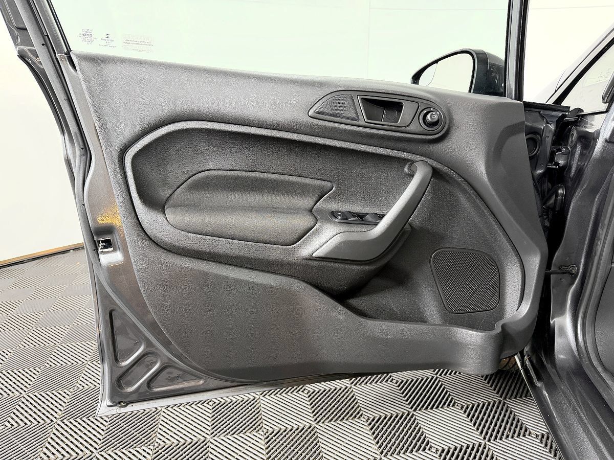 Used 2018 Ford Fiesta SE FWD image 26
