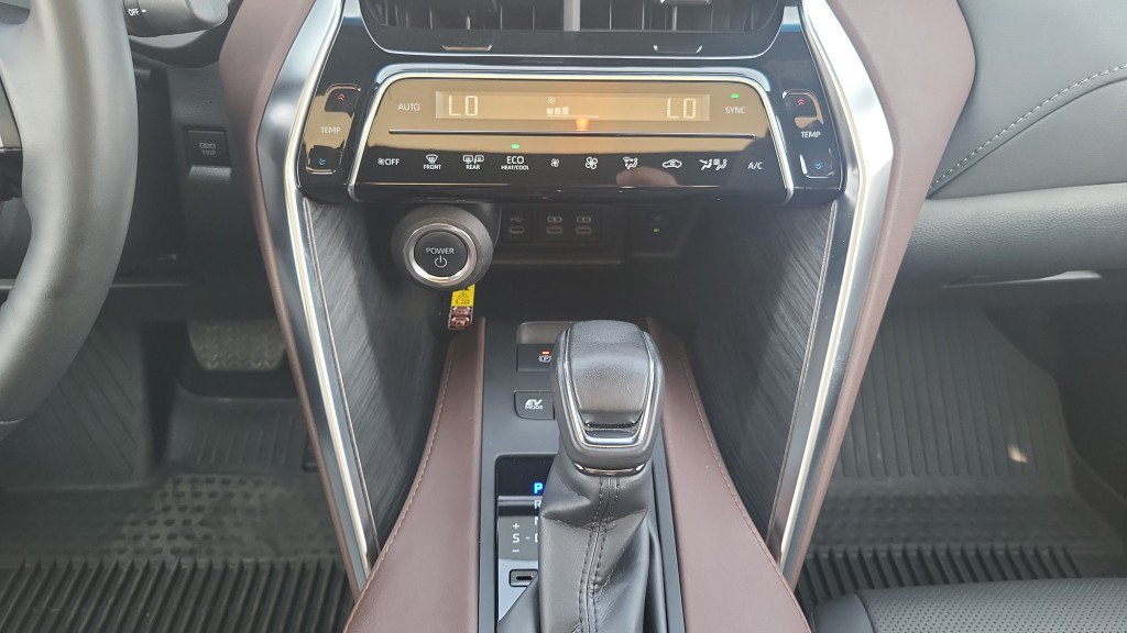 Used 2024 Toyota Venza Limited AWD/4WD image 33