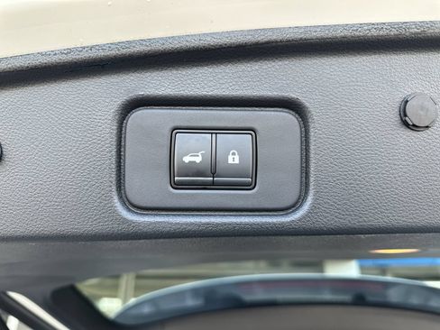 Used 2023 Nissan Pathfinder SL AWD/4WD image 32