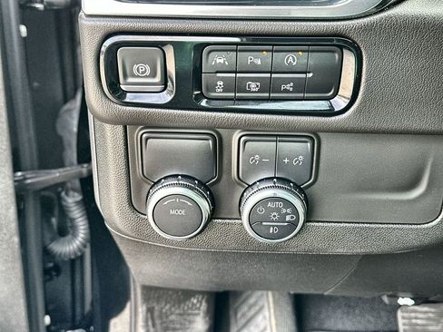 Certified 2025 GMC Yukon Denali image 18