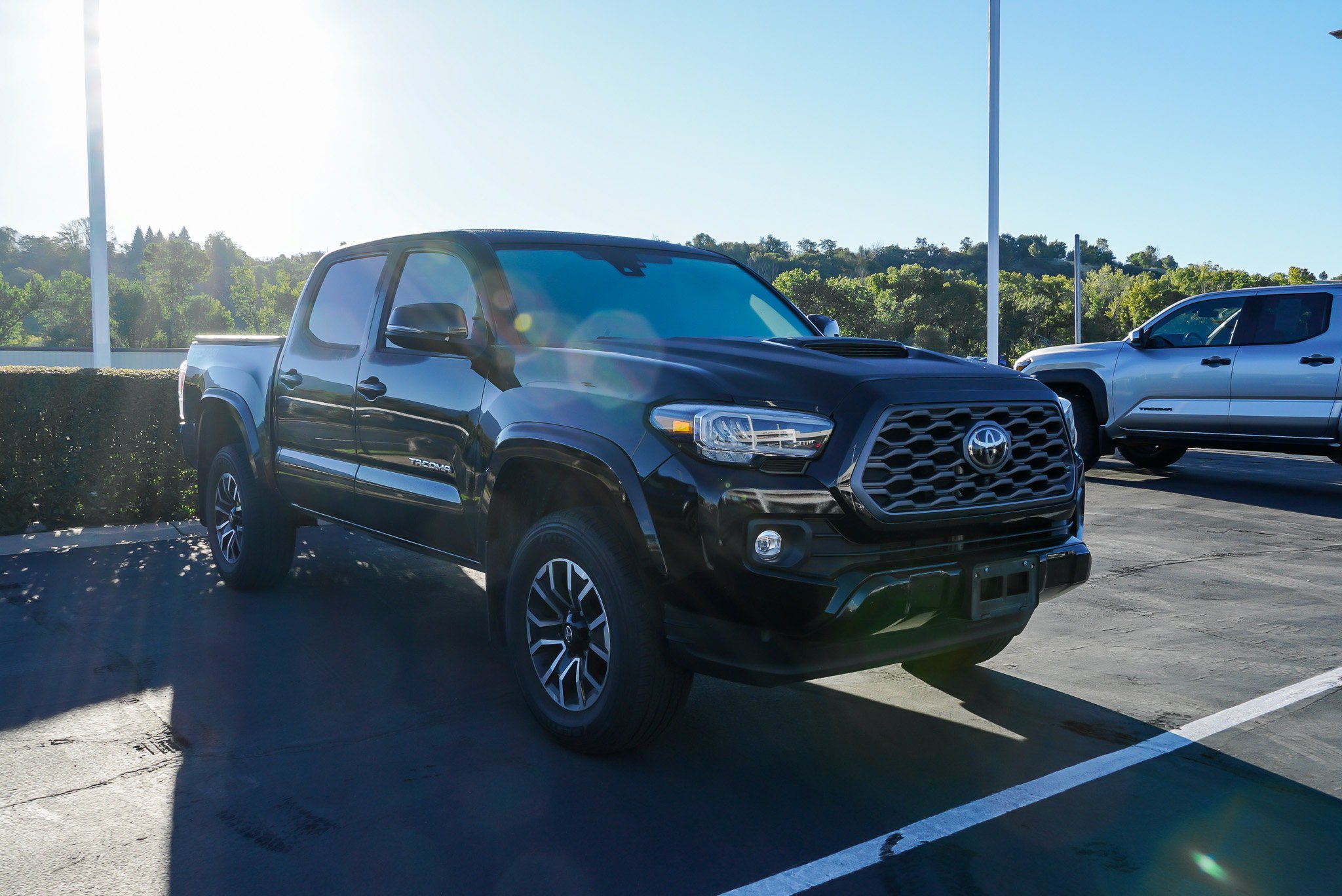 Used 2023 Toyota Tacoma TRD Sport w/ TRD Premium Sport Package AWD/4WD image 2
