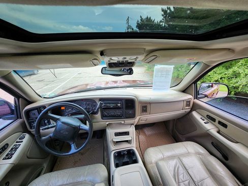 Used 2002 Chevrolet Suburban LT AWD/4WD image 12