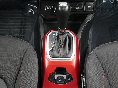 Used 2018 Jeep Renegade Trailhawk w/ Cold Weather Group II image 22