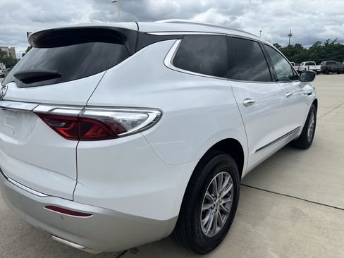 Used 2024 Buick Enclave Essence FWD image 10