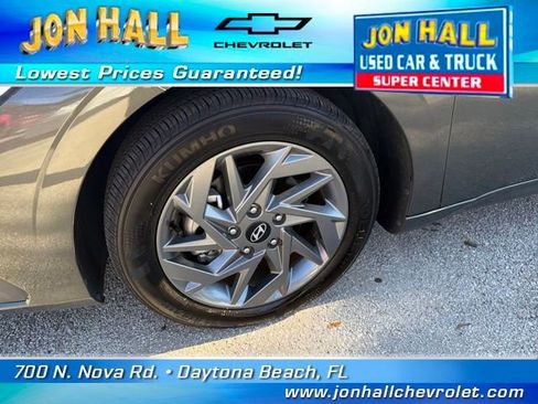 Used 2024 Hyundai Elantra SEL image 17