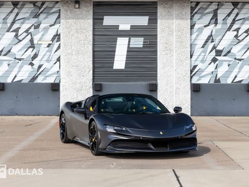 Used 2025 Ferrari SF90 Spider image 1