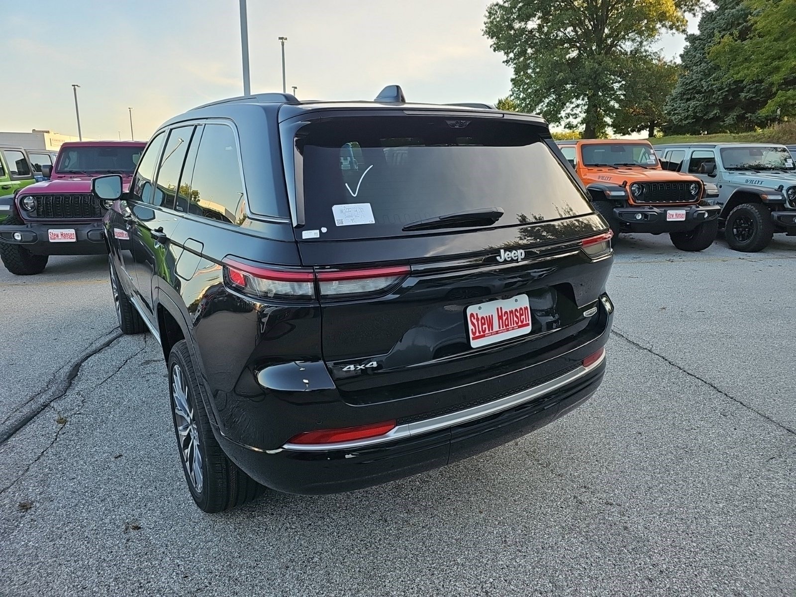 New 2027 Jeep Grand Cherokee Summit AWD/4WD image 3