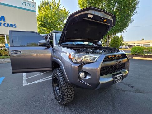 Used 2015 Toyota 4Runner SR5 AWD/4WD image 25
