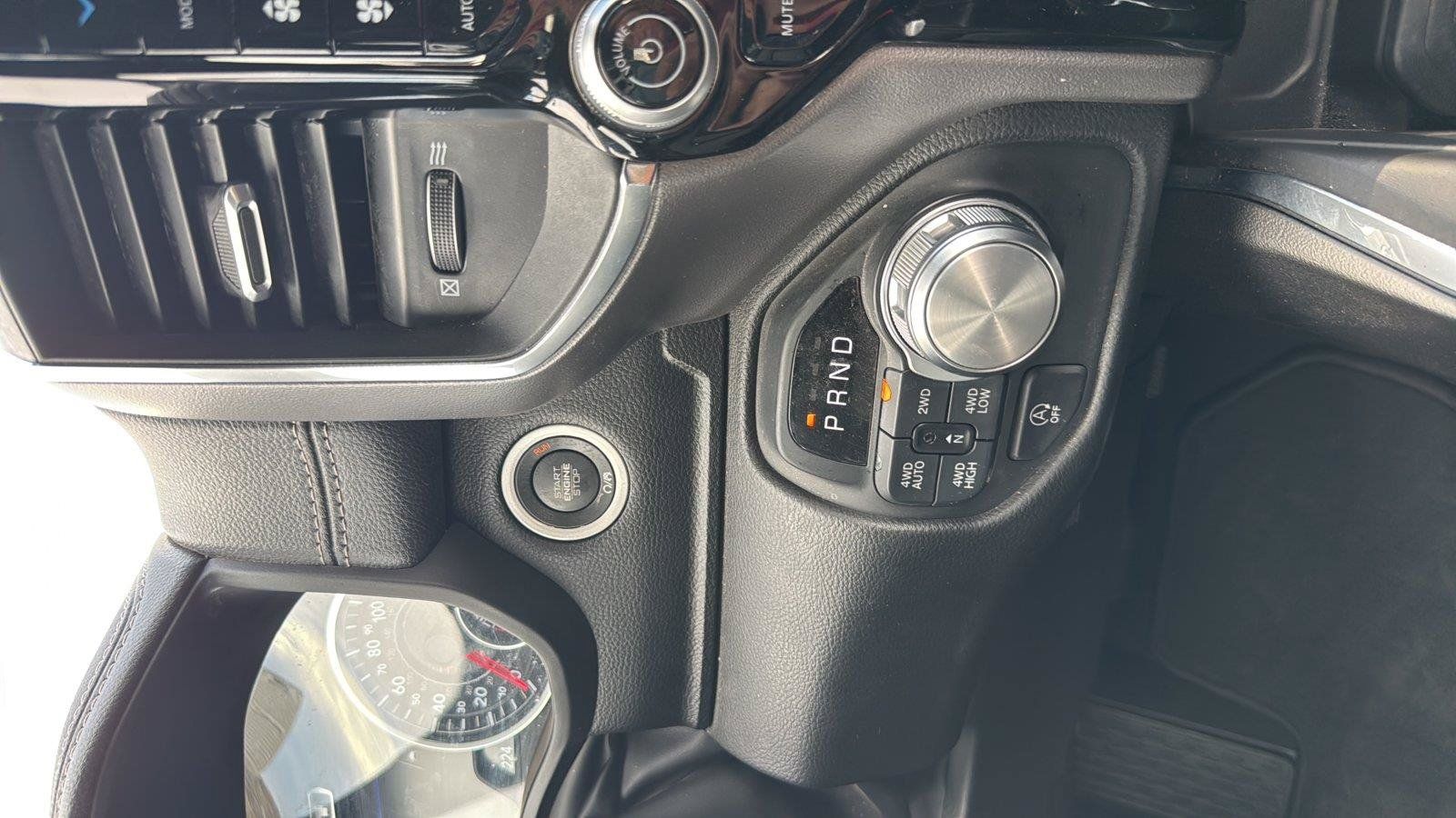 Used 2025 RAM 1500 Laramie w/ Sport Appearance Package AWD/4WD image 17