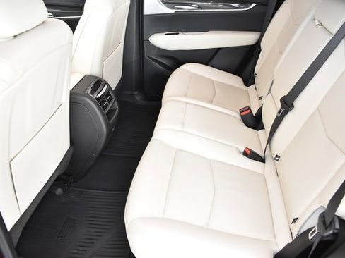 Used 2023 Cadillac XT5 Sportv w/ Technology Package image 17