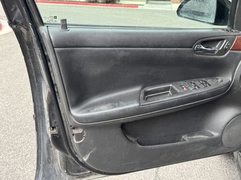 Used 2012 Chevrolet Impala LTZ FWD image 13